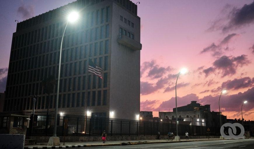 Embajada de los Estados Unidos en Cuba, atardecer, malecón. Foto: Natalia Favre.